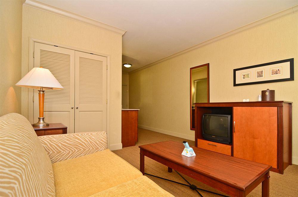 Best Western Plus All Suites Inn Santa Cruz Habitación foto